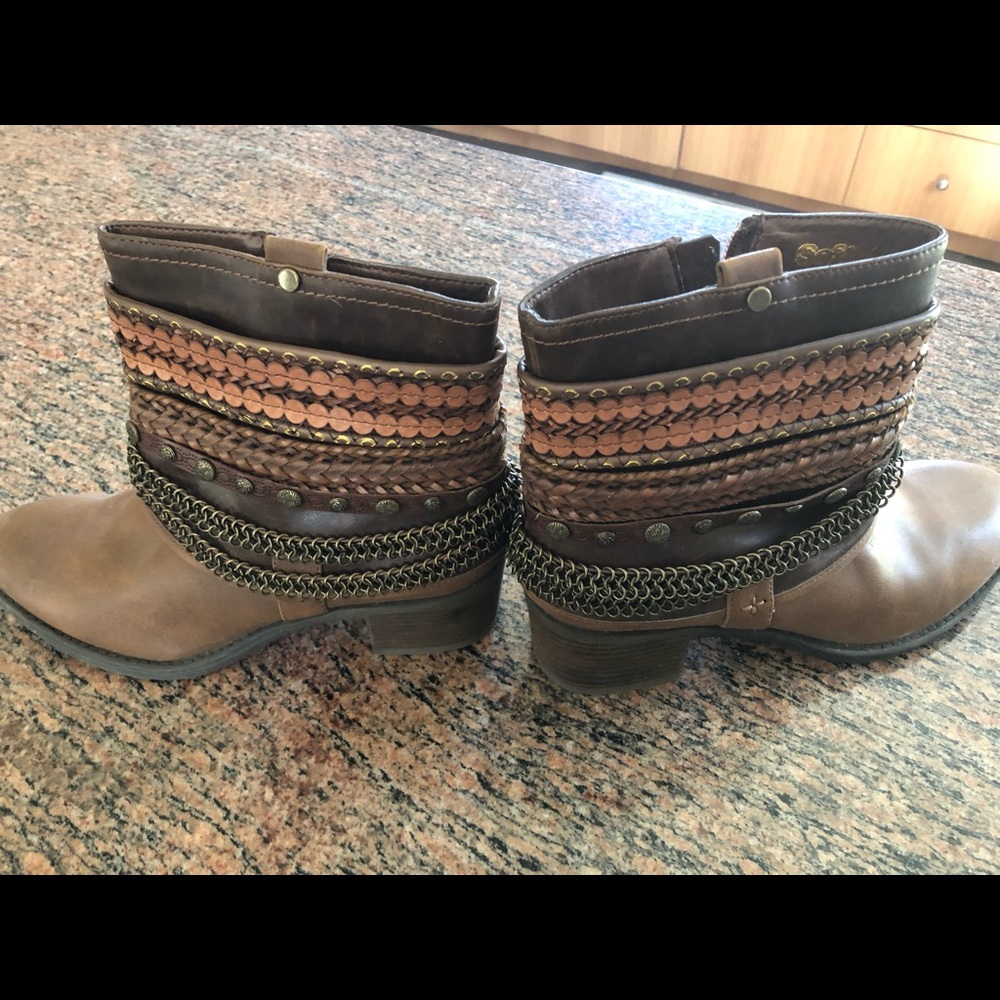 Women’s size 39 ankle booties